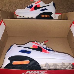 Woman’s Nike Air max